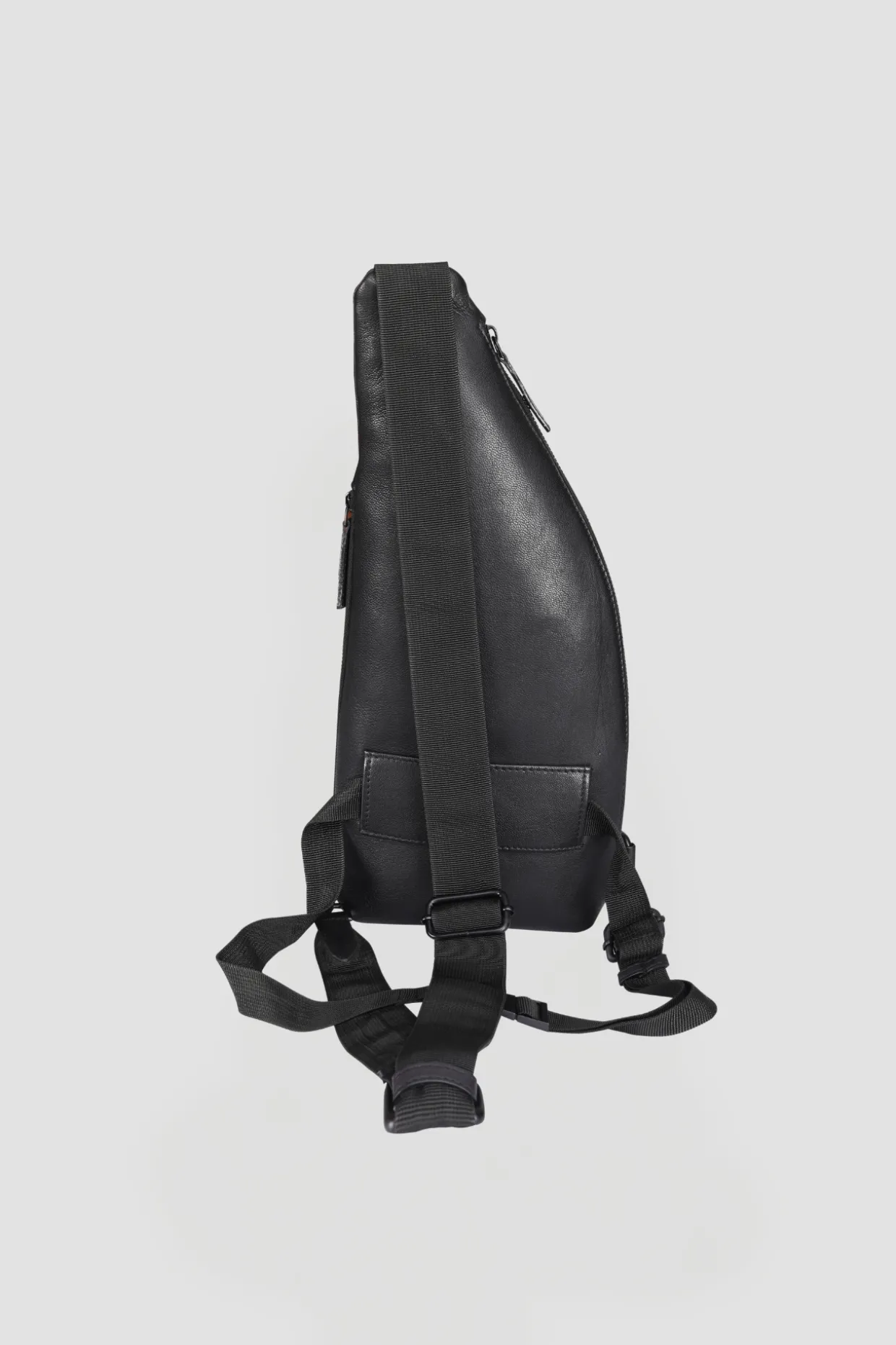 BO SLING BAG