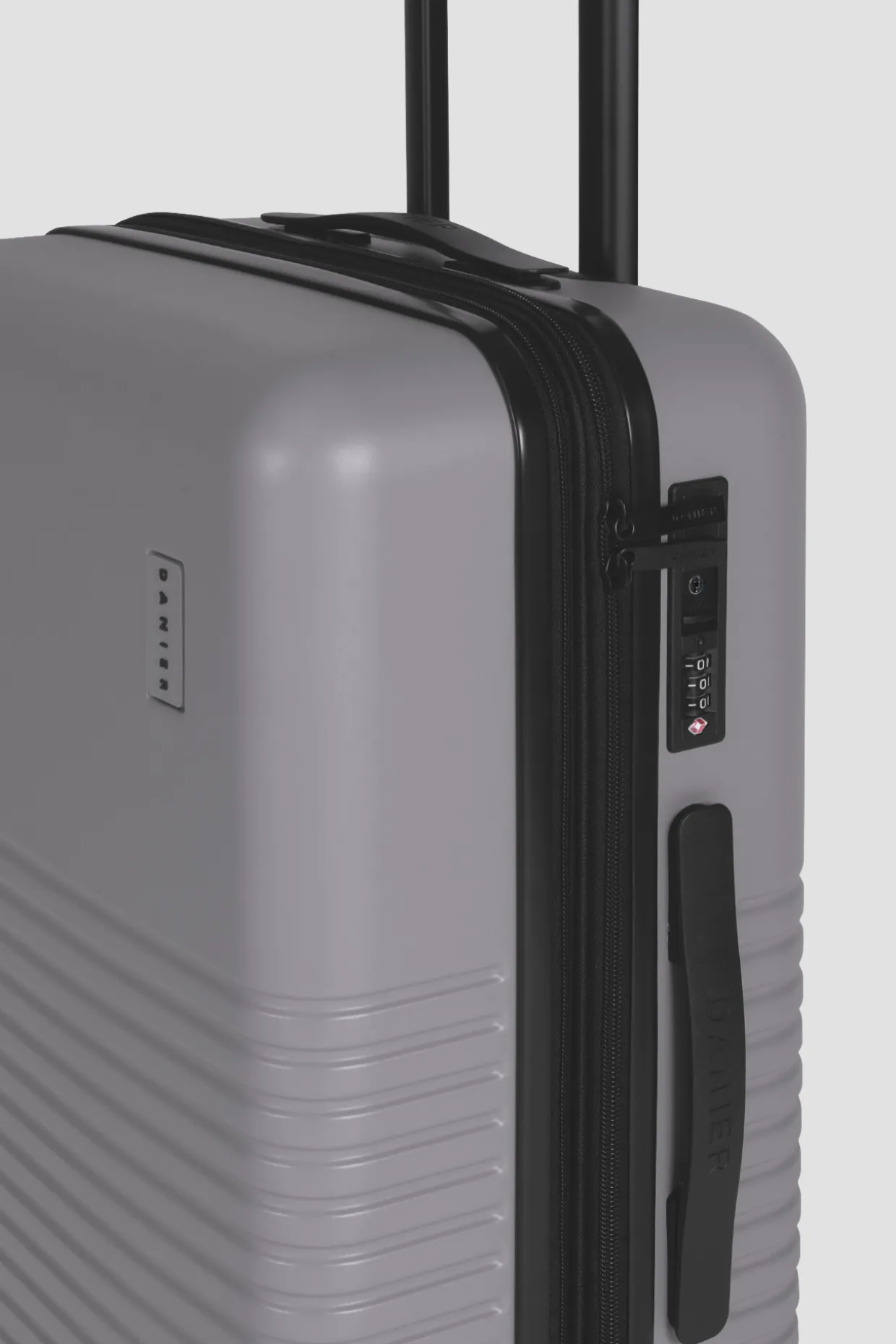 MONACO 22" MEDIUM LUGGAGE CASE