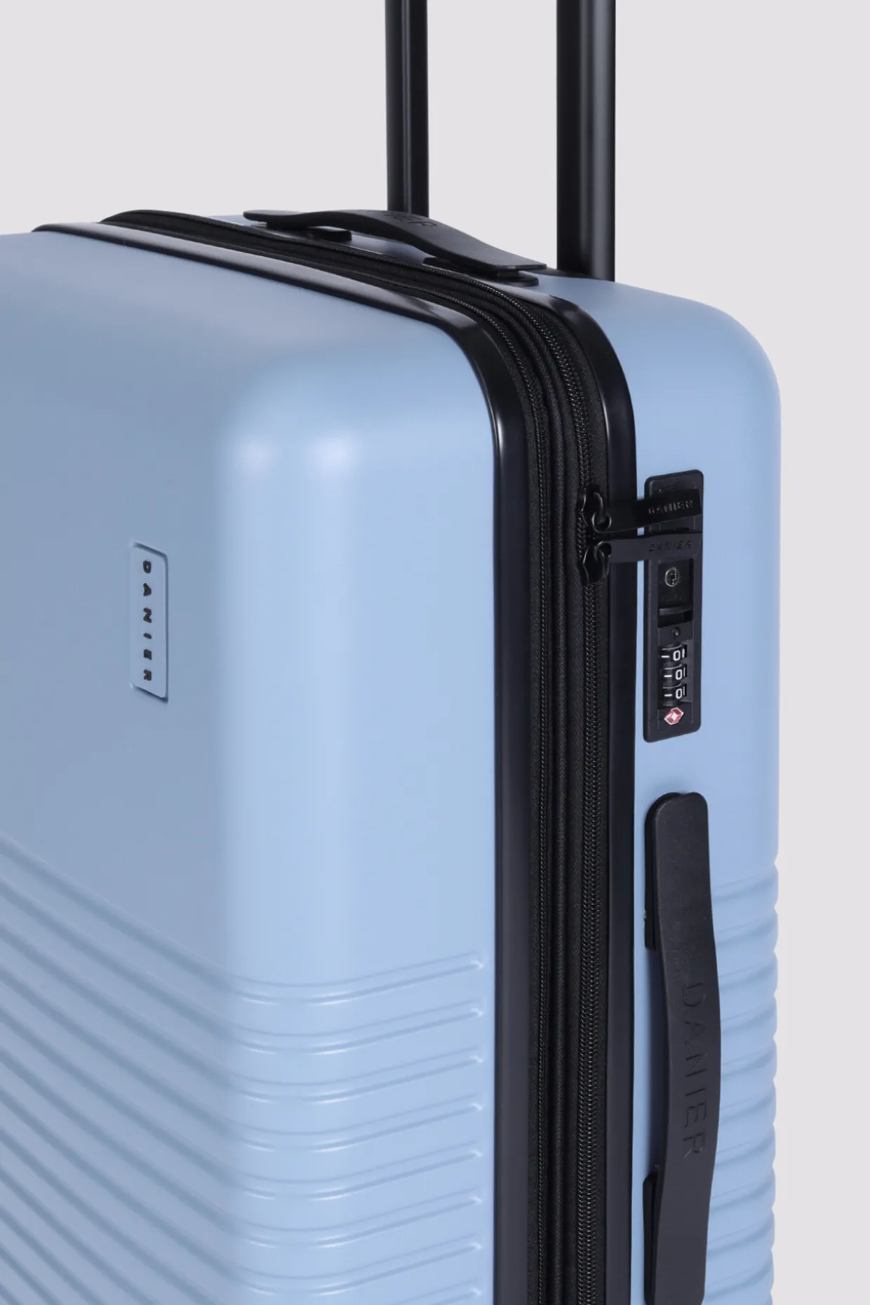 MONACO 22" MEDIUM LUGGAGE CASE