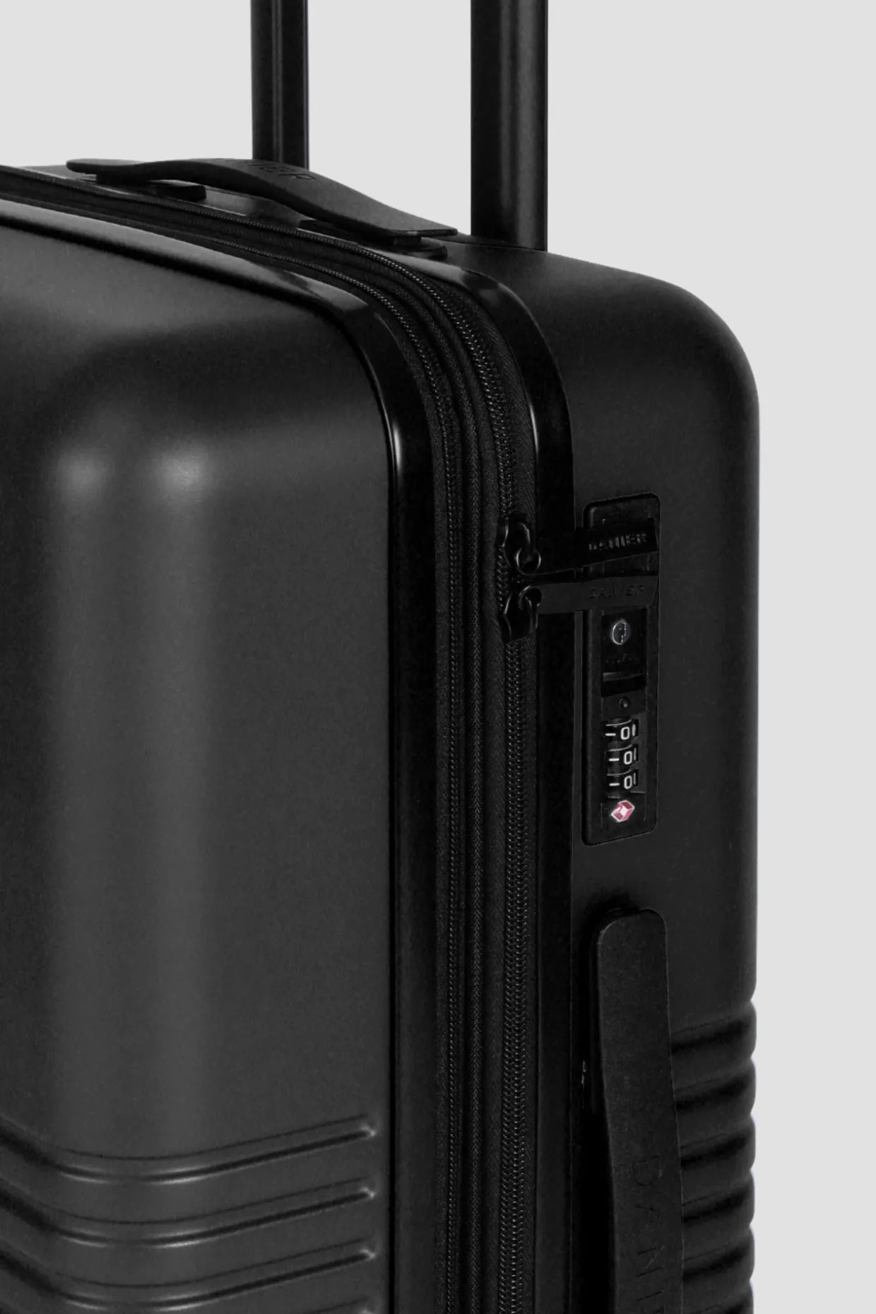 MONACO 22" MEDIUM LUGGAGE CASE